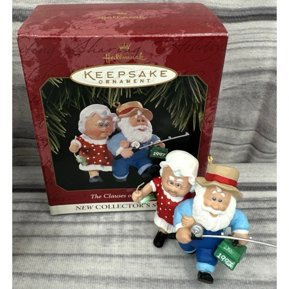 HALLMARK KEEPSAKE ORNAMENTS  THE CLAUSES ON VACATION 1997 ‎ GIFT EXCHANGE 1992